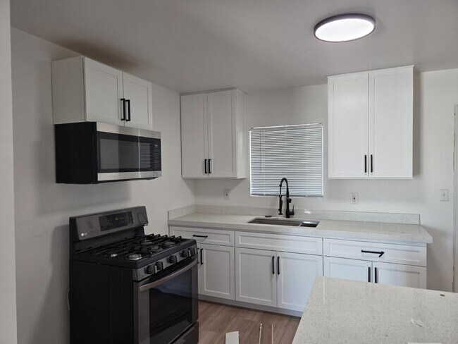 2201 E Portland St Phoenix, AZ 85006 photo 4