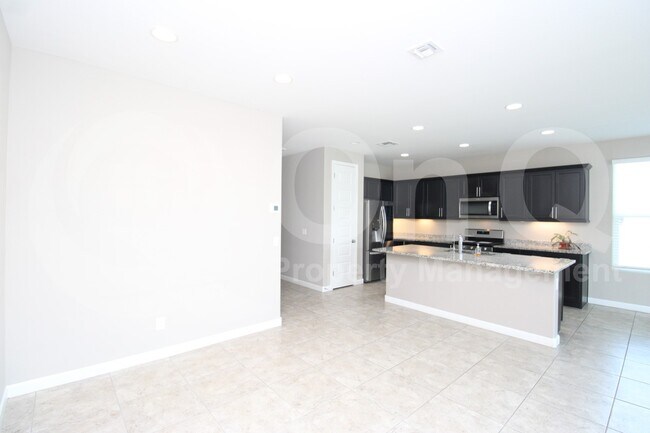 714 W Hartford Ave Phoenix, AZ 85023 photo 4