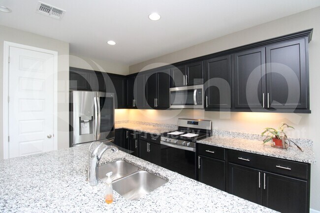 714 W Hartford Ave Phoenix, AZ 85023 photo 2