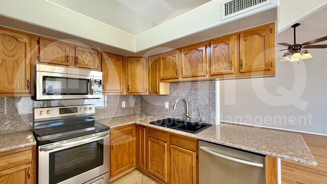 18832 N 3rd Ave Phoenix, AZ 85027 photo 2