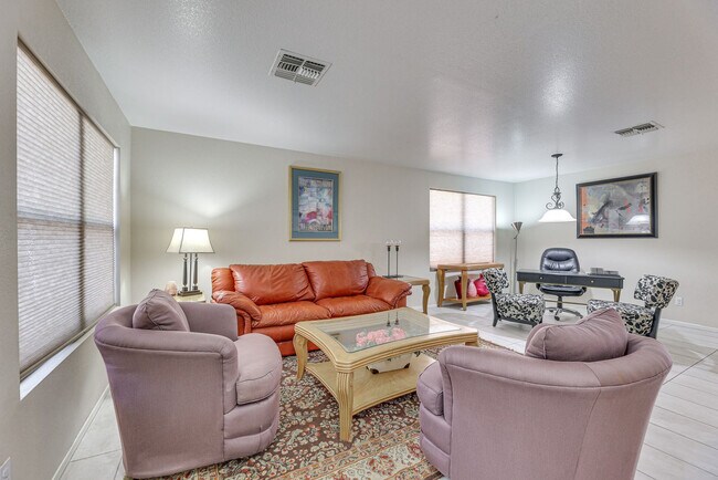 1840 N Parkside Ln Casa Grande, AZ 85122 photo 2