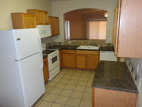 921 W Saint Charles Ave Phoenix, AZ 85041 photo 2