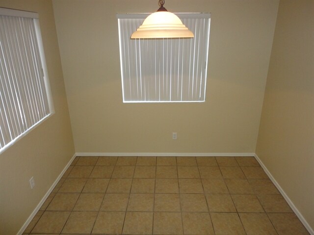921 W Saint Charles Ave Phoenix, AZ 85041 photo 4
