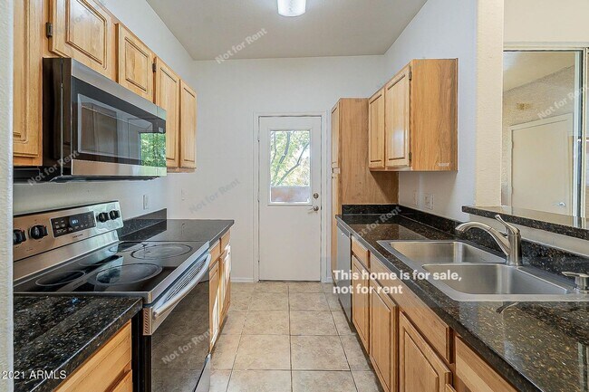 2929 W Yorkshire Dr photo 3