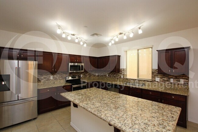 9218 W Meadow Dr Peoria, AZ 85382 photo 3