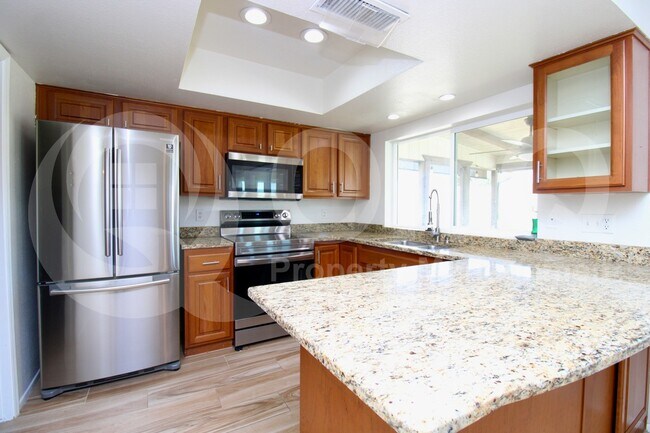 4528 E Capistrano Ave Phoenix, AZ 85044 photo 2