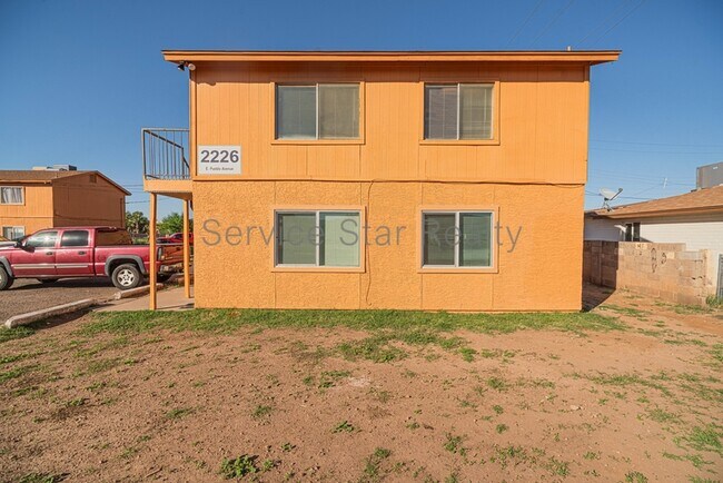 2226 E Pueblo Ave Phoenix, AZ 85040 photo 4