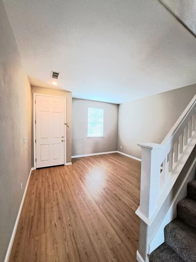 Living Large With Lots Of Space - Many Community Amenities Included photo 4