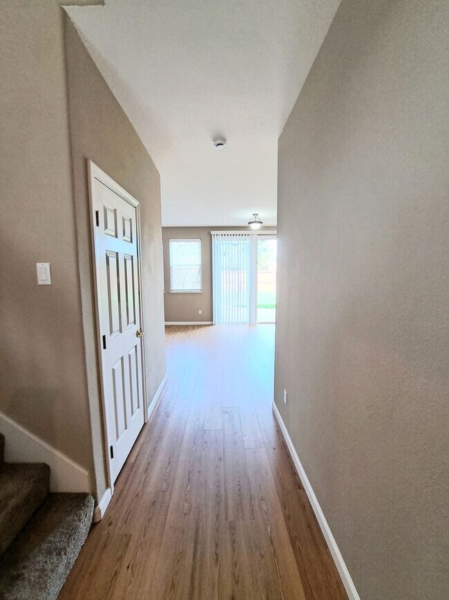 Living Large With Lots Of Space - Many Community Amenities Included photo 5