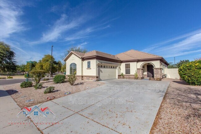 2968 E Palmdale Ln Gilbert, AZ 85298 photo 3