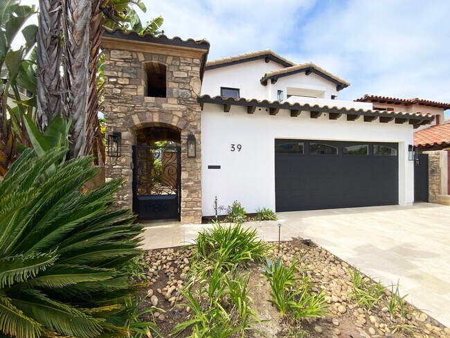 39 Green Turtle Rd Coronado, CA 92118