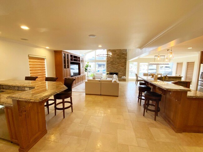 39 Green Turtle Rd Coronado, CA 92118 photo 3