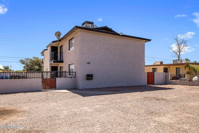 3823 N 23rd Dr Phoenix, AZ 85015 photo 3