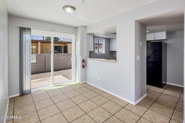 3823 N 23rd Dr Phoenix, AZ 85015 photo 5