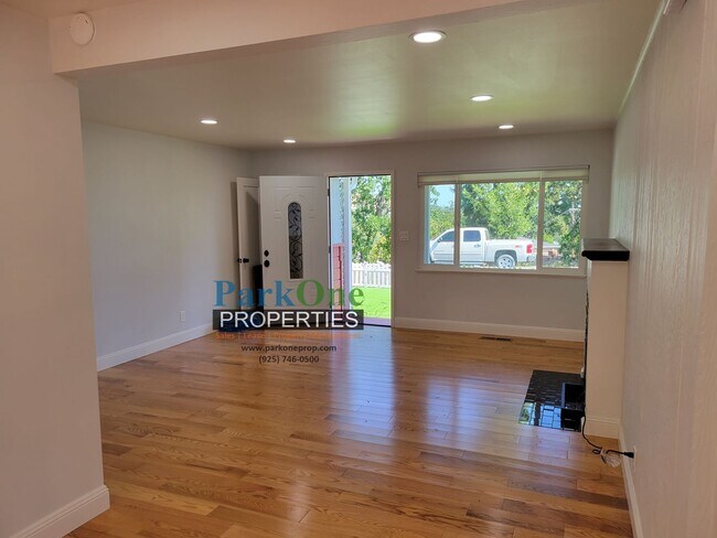 1867 Poplar Dr Walnut Creek, CA 94595 photo 3