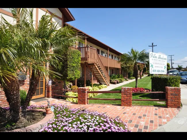 Palm Shadows Apartments photo 3