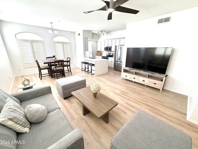 Modern Townhome Living in Chandler – Comfort  Convenience in One photo 2