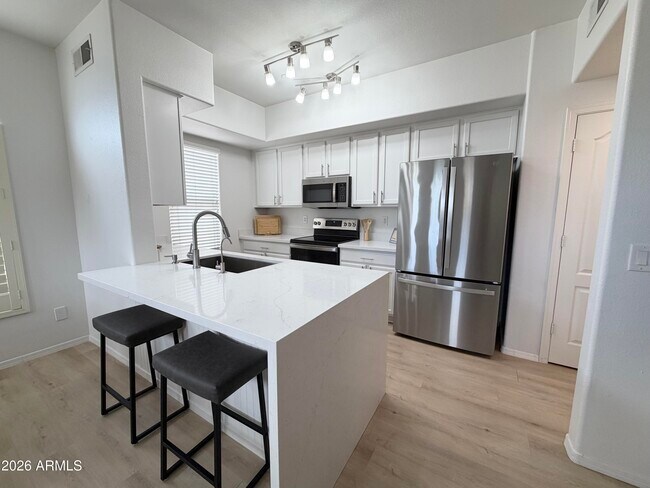 Modern Townhome Living in Chandler – Comfort  Convenience in One photo 4