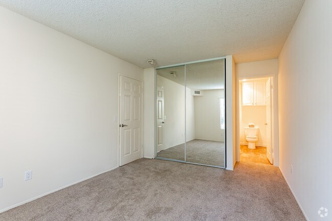 Elan - Scripps Terrace photo 3