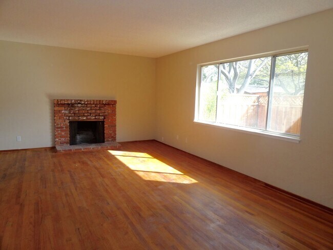 1395 Olympus Dr San Jose, CA 95129 photo 2