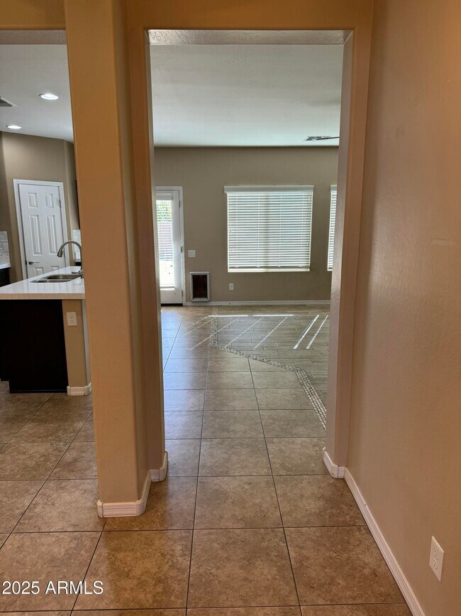 11009 E Sutter Ave photo 5