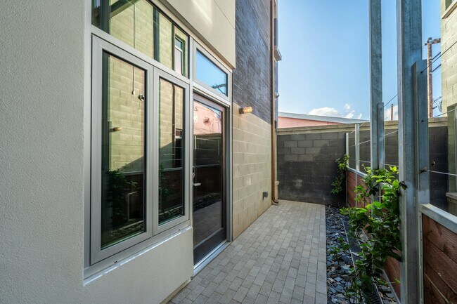 1932 Kearney Ave San Diego, CA 92113 photo 2