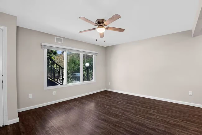 Point Loma Bay Apartments photo 5
