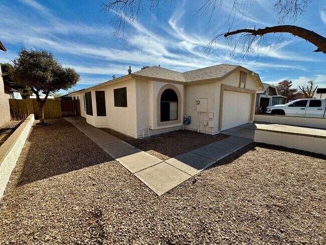 11815 N 76th Dr Peoria, AZ 85345 photo 3