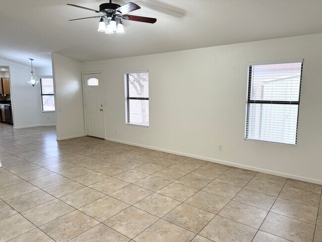 11815 N 76th Dr Peoria, AZ 85345 photo 5