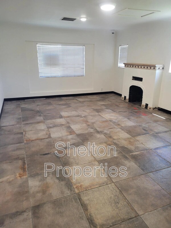 6810 S Central Ave Phoenix, AZ 85042 photo 4