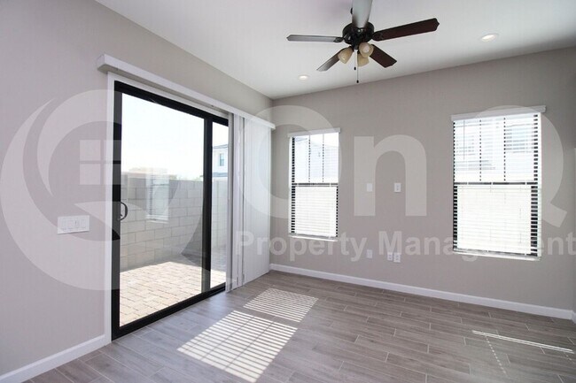 4811 E Village Dr Scottsdale, AZ 85254 photo 3