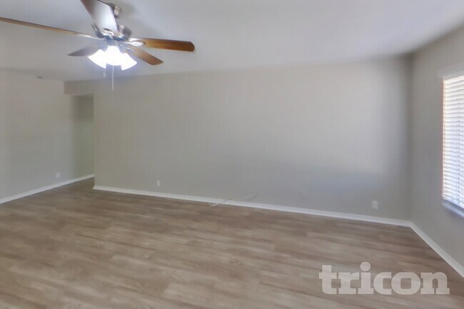 7334 W Carol Ave Peoria, AZ 85345 photo 3