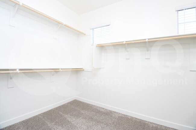 1128 N Burbank Ct Chandler, AZ 85225 photo 2