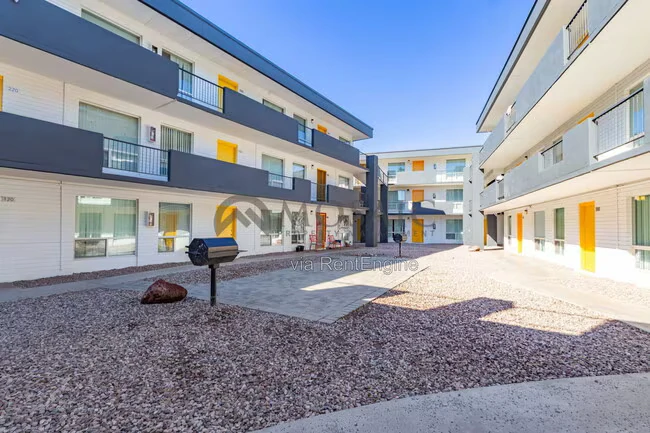 2929 N Greenfield Rd Phoenix, AZ 85016 photo 3