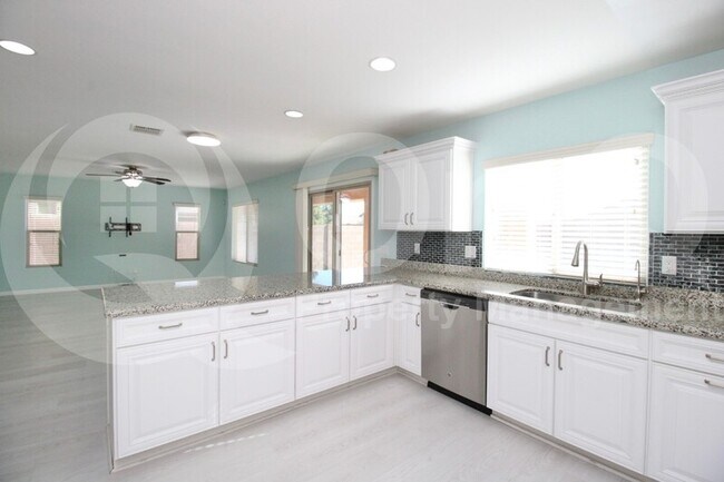 2037 E Anderson Dr Phoenix, AZ 85022 photo 5