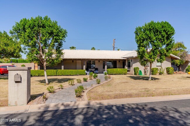 6924 E Mariposa Dr Scottsdale, AZ 85251 photo 2