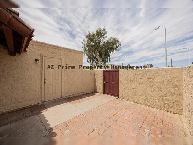 5414 W Lynwood St Phoenix, AZ 85043 photo 3