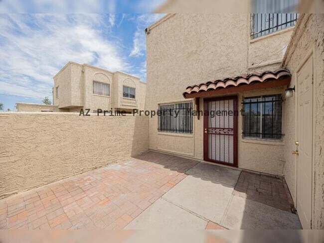 5414 W Lynwood St Phoenix, AZ 85043 photo 2