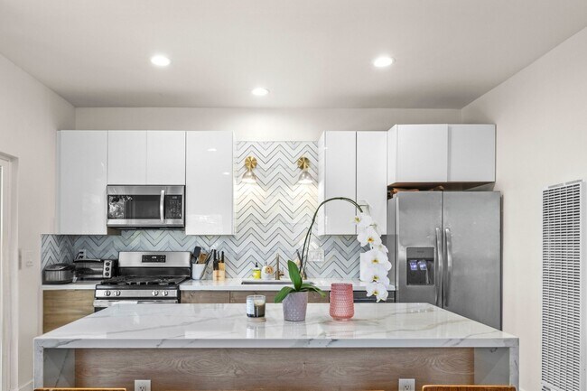 5010 Gary St San Diego, CA 92115 photo 2