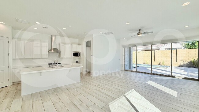 718 E Silver Fox Way Phoenix, AZ 85048 photo 5