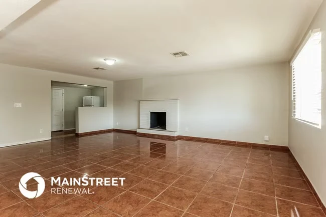 2534 N 51st Dr Phoenix, AZ 85035 photo 3