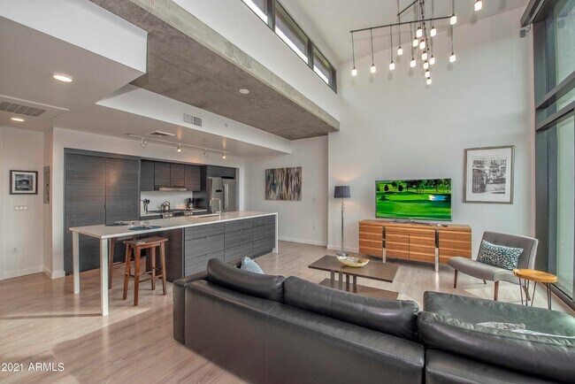 100 W Portland St Phoenix, AZ 85003 photo 2