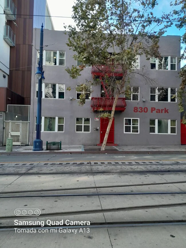 830 Park Blvd photo 2