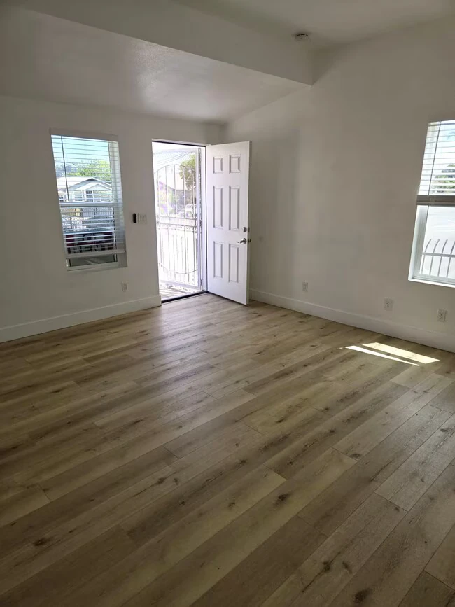 2847 Clay Ave San Diego, CA 92113 photo 2