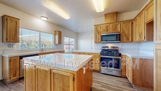 329 Hansbery Way Santa Rosa, CA 95409 photo 4