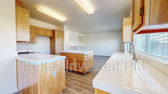 329 Hansbery Way Santa Rosa, CA 95409 photo 5