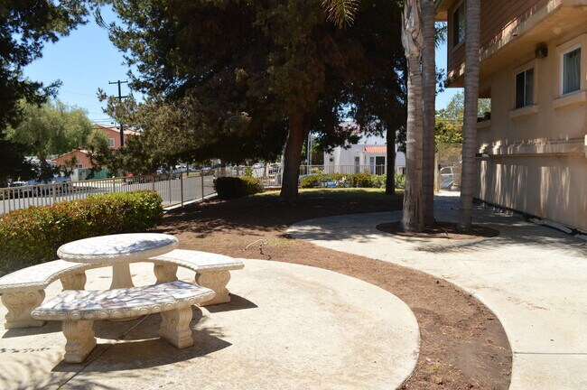 621 D St Chula Vista, CA 91910 photo 4