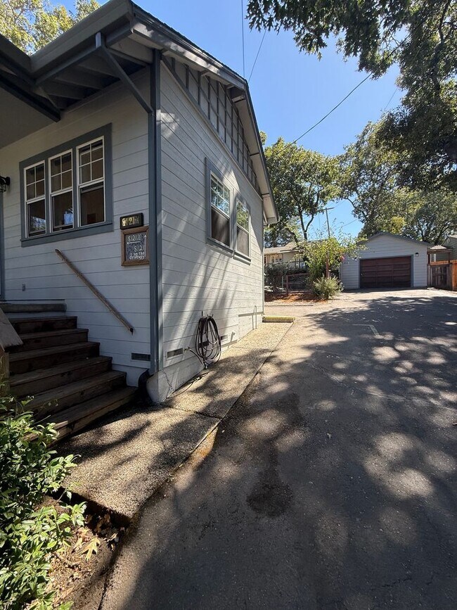 8121 1/2 El Rancho Dr Cotati, CA 94931 photo 2