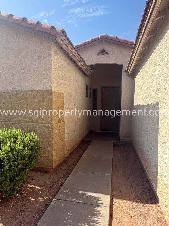 1541 W St Kateri Dr Phoenix, AZ 85041 photo 2