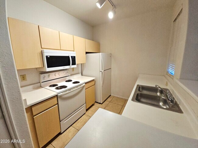 1720 E Thunderbird Rd Phoenix, AZ 85022 photo 3